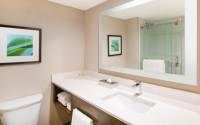 Holiday Inn Aruba Bathroom