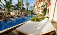 majestic colonial swim up room 