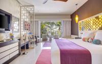 Royalton White Sands Montego Bay Jamaica - Honeymoon Swim Out Su