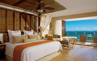 Dreams Riviera Cancun Resort & Spa - Preferred Club Honeymoon Suite