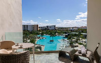costa mujeres junior suite poolside