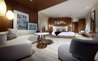 TRS CORAL JUNIOR SUITE SWIM UP