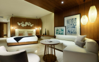 TRS CORAL HOTEL JUNIOR SUITE SWIM UP LIVING ROOM 