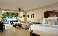 Secrets Aura Junior Suite Swim Up Ocean View